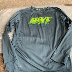 Nike dri for long sleeve shirt